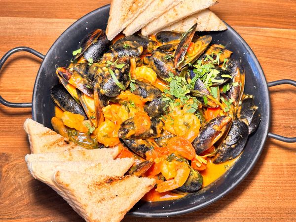 Caldereta cu Fructe de Mare